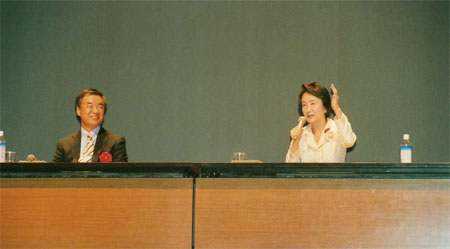 熱血鼎談中の松沢神奈川県知事（左）と林横浜市長