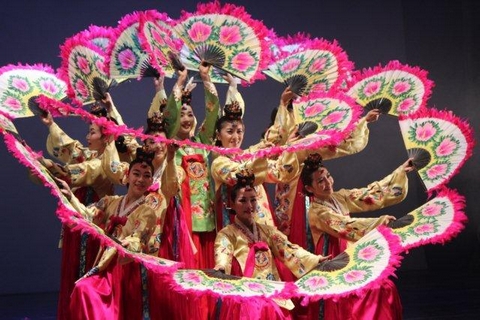 韓国美女ぞろいの見事な踊り