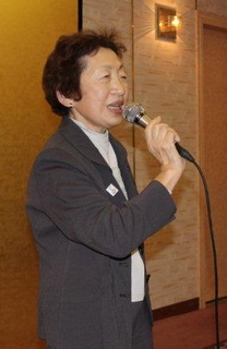 乾杯の発声は、副実行委員長の松川キヌヨさんに