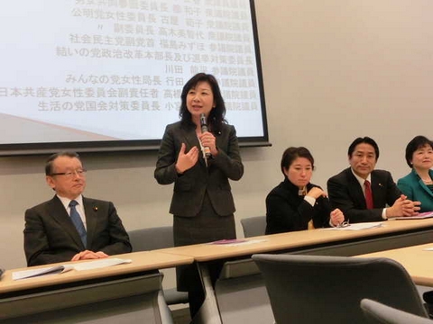 自民党野田聖子総務会長ら、超党派の国会議員が揃った。